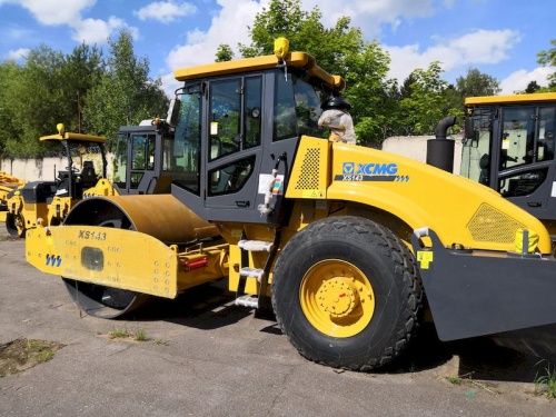 Аренда грунтового катка XCMG XS143